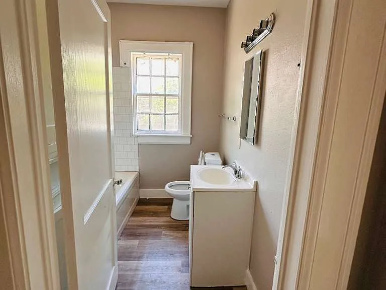 1921 James Ave — Photo 17