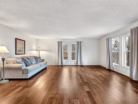 2nd image of 57 Elizabeth Dr
