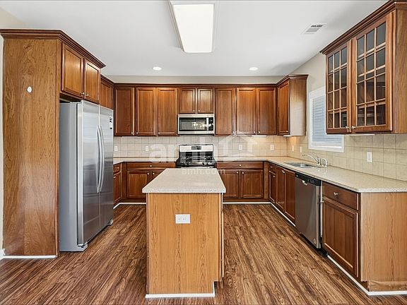 4th image of 51 Horseshoe Ct