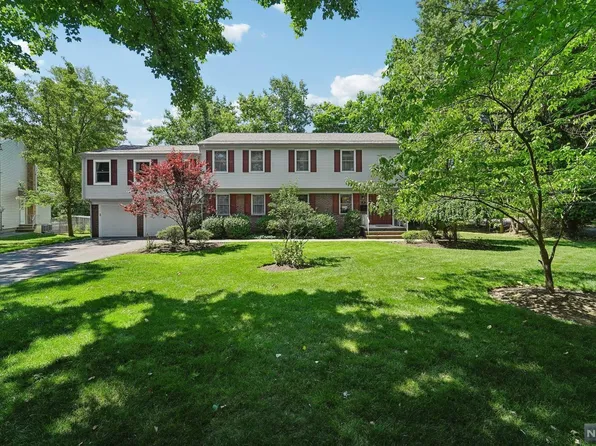 90 Colgate Ave, Paramus, NJ 07652