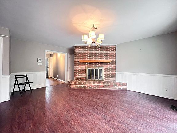 4th image of 3905 Tremont Dr