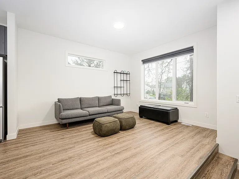1034 A Clarence Ave — Photo 6