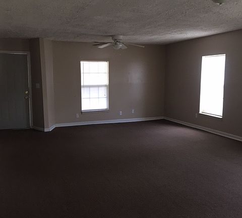 2nd image of 707 N Hays Ave