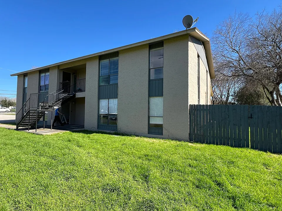 200 Uhland Rd