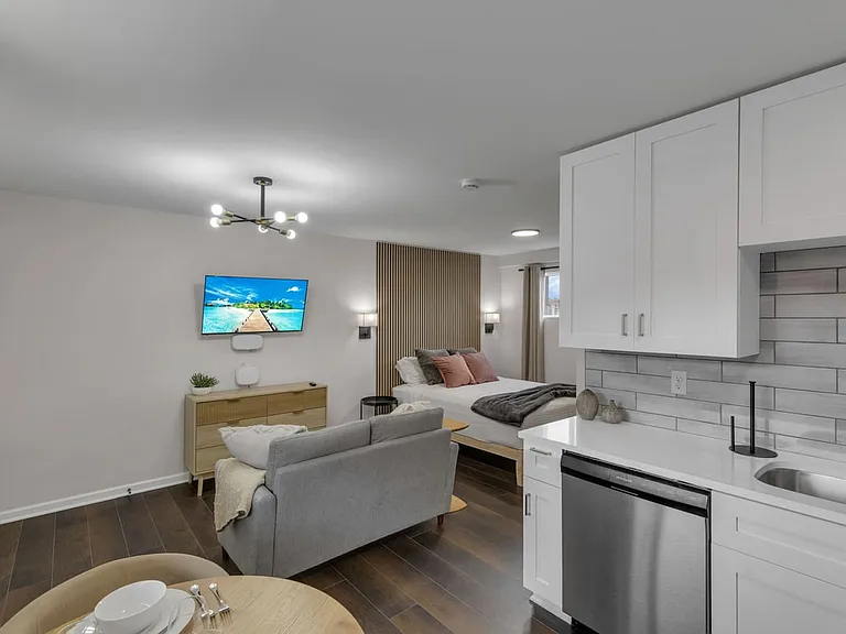 35 Parsons Ave #F — Photo 9