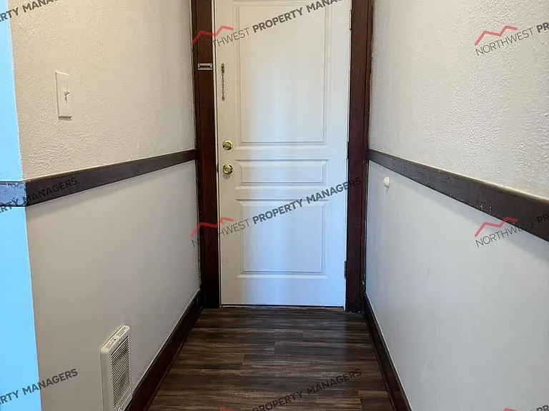 509 N Rock St — Photo 2