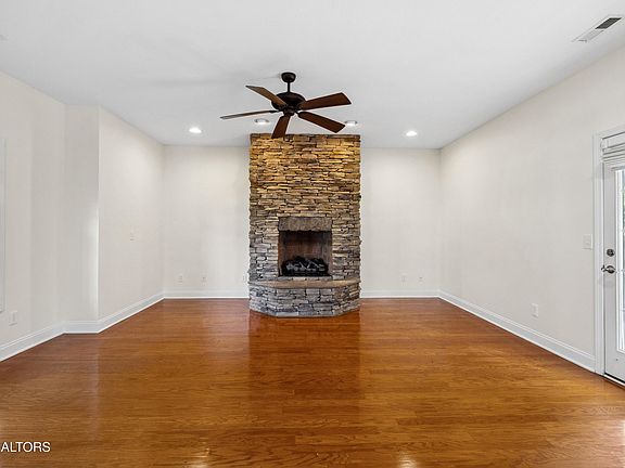 5th image of 5620 Autumn Creek Dr