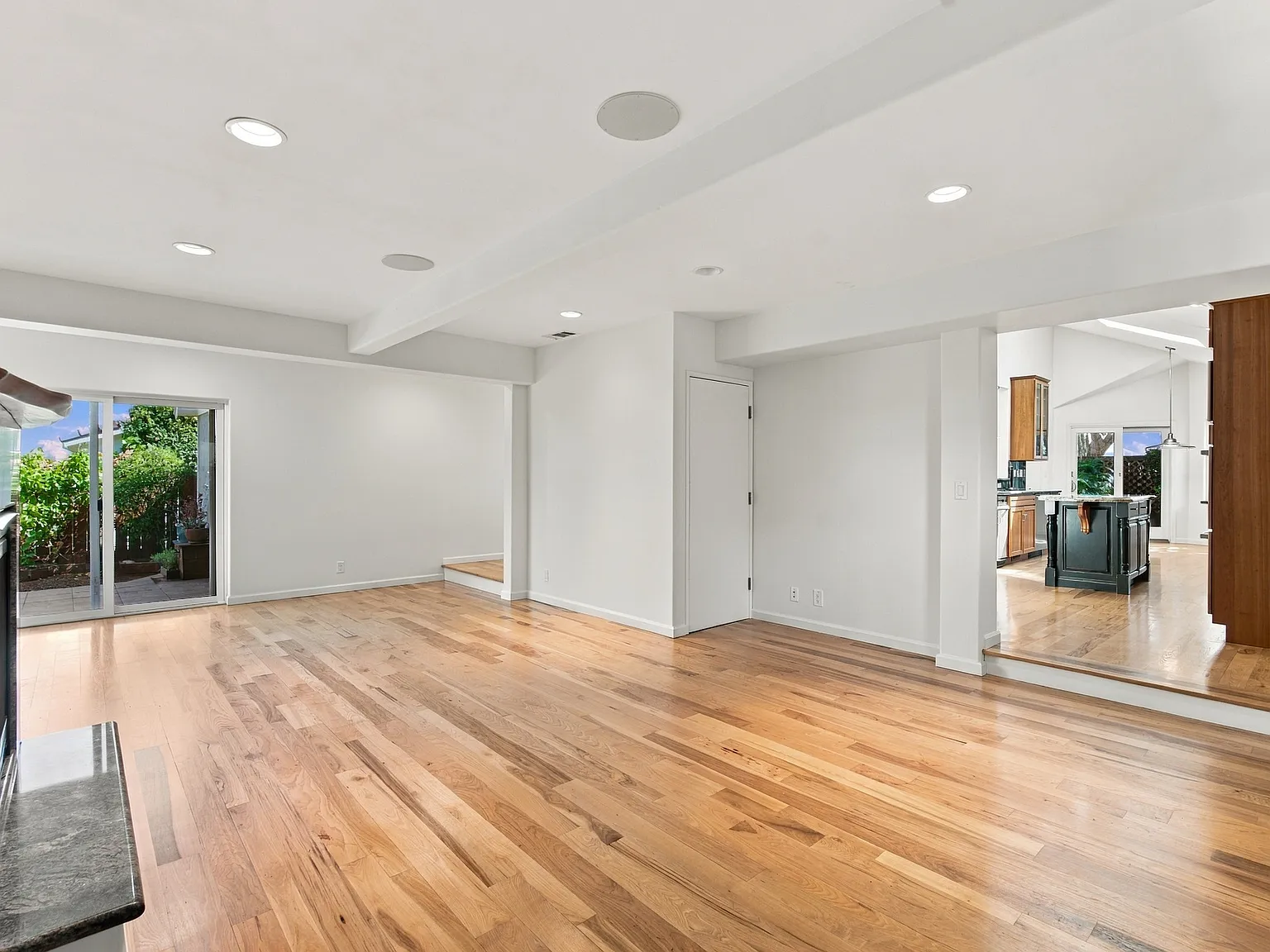 4 bed, 3.5 bath, 2755 sqft, $11,000 — Photo 4