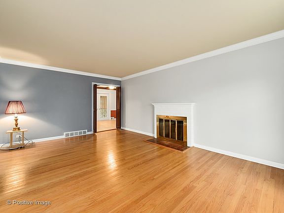 2nd image of 553 Wilshire Ave