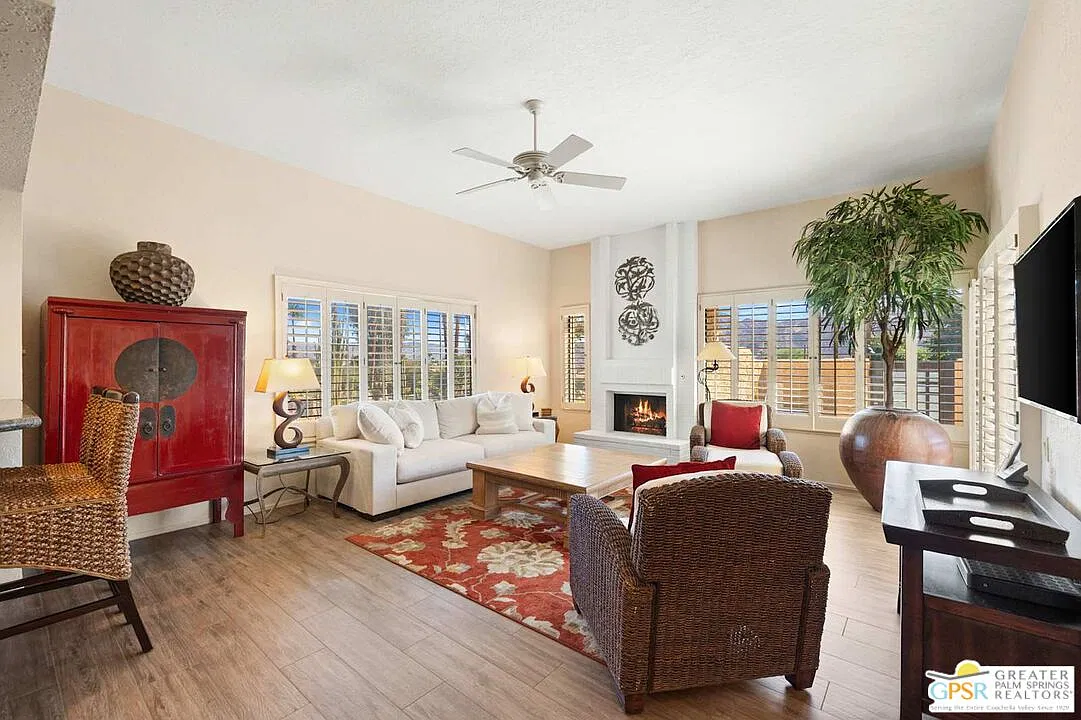 2 bed, 2.0 bath, 1426 sqft, $3,000 — Photo 2