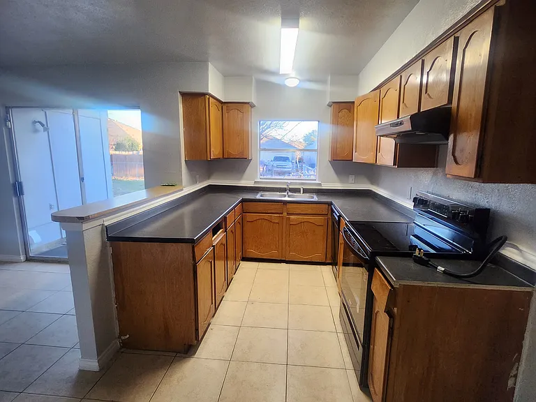 1310 Oakbluff Dr — Photo 8