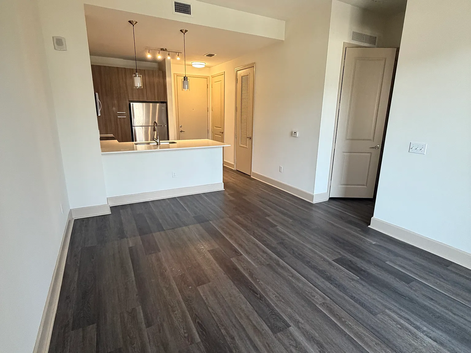 1 bed, 735 sqft, $2,197 — Photo 4