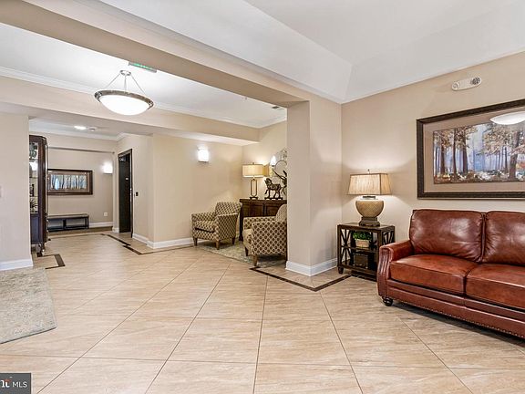 3rd image of 601 Quicksilver Ct Unit 301