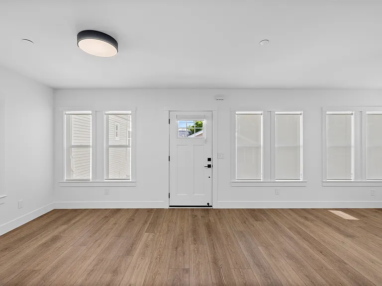 26A Mariposa Ave — Photo 12