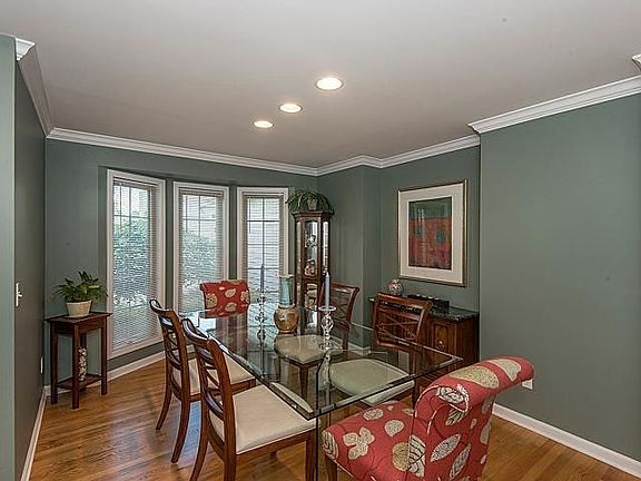 4th image of 711 Pembroke Dr