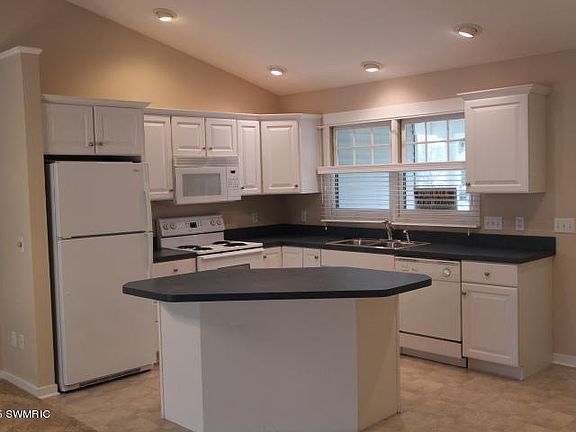 4th image of 463 Melrose Dr