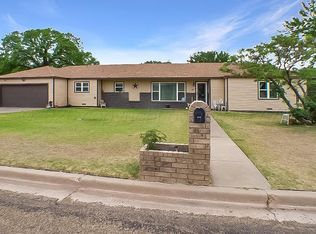 410 W 9th St, Friona, TX 79035