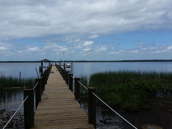 new pier w/boat house and 2 