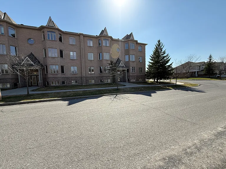 190 Rustic Hills Cres — Photo 1