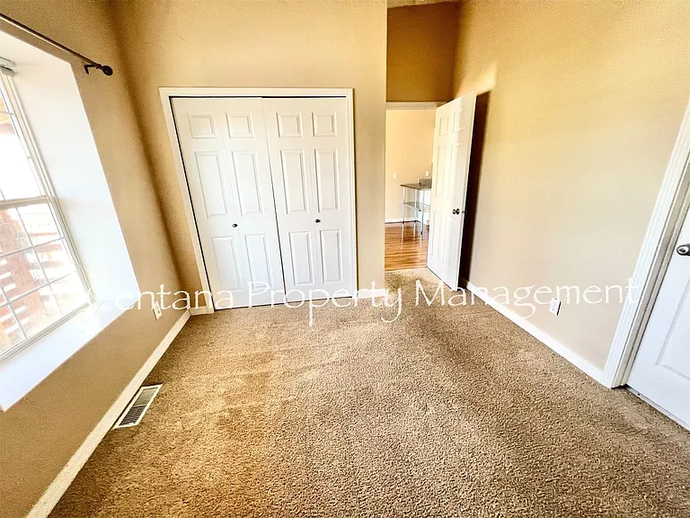 838 W Park St — Photo 18