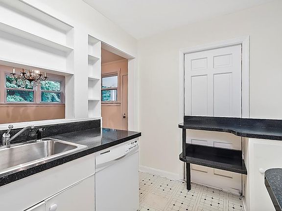 5th image of 28 Coralyn Ave
