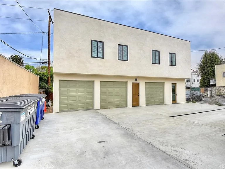 375 Termino Ave #C — Photo 14