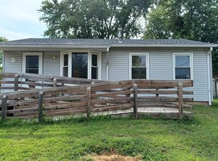 813 SE Brookside Dr, Topeka, KS 66607