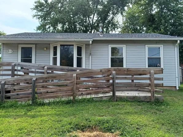 813 SE Brookside Dr, Topeka, KS 66607