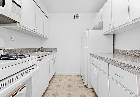 3rd image of 135-20 82nd Ave #L2