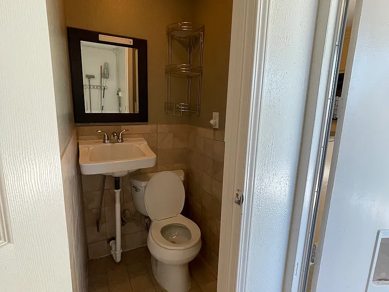 3420 Fleetwood Dr — Photo 27