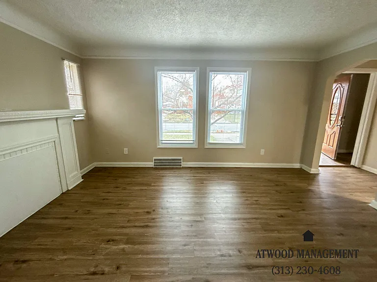 13400 Longview St — Photo 2