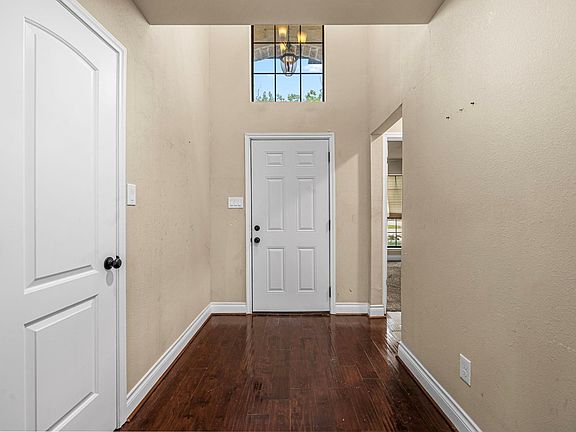 5th image of 6838 Foster St
