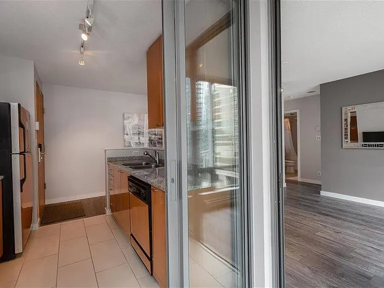 1200 Georgia St W #1405 — Photo 10