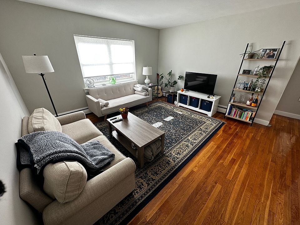 1st image of 43 Selkirk Rd #11