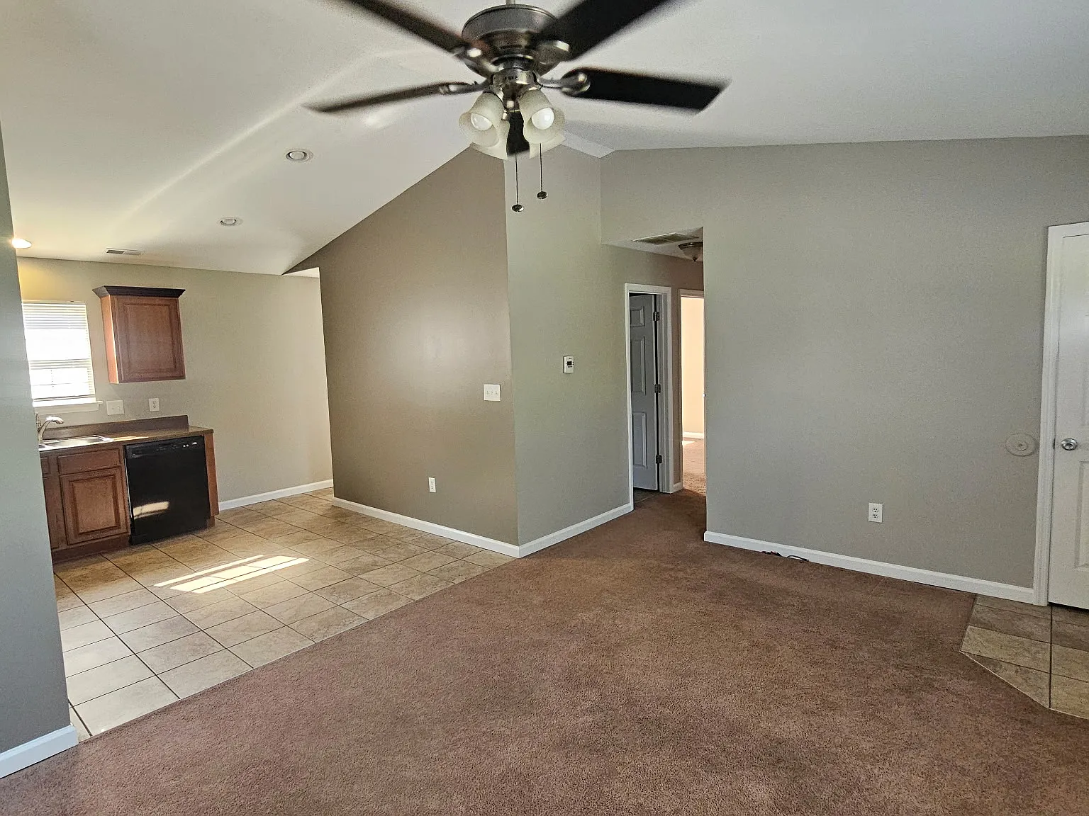 2 bed, 800 sqft, $950 — Photo 3