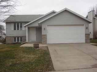 304 Chalet Dr NW, Rochester, MN 55901