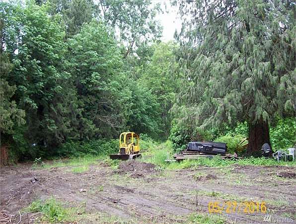 2nd image of 7474 N Center Ct