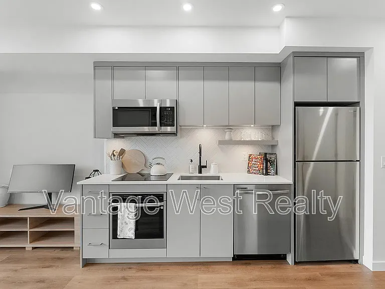 1274 Devonshire Ave #505 — Photo 2