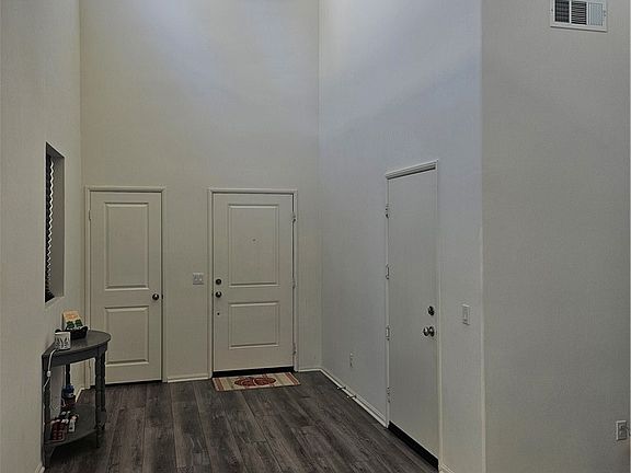 2nd image of 12024 Beverly Glen St