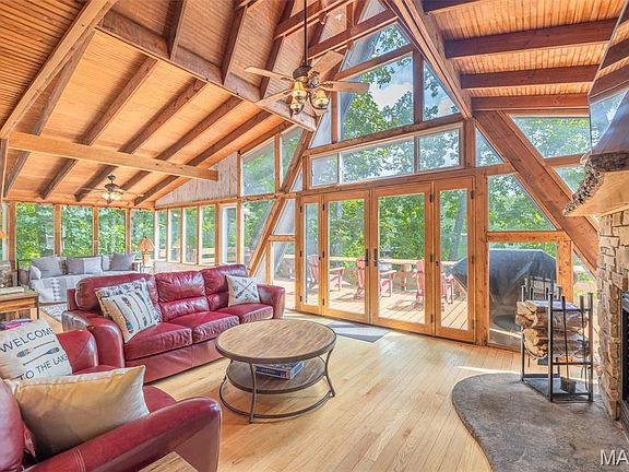2nd image of 927 Trophy Woods Dr