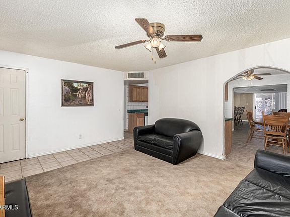 3rd image of 438 W HARTFORD Road