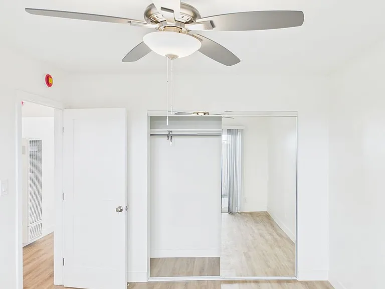 330 W I St — Photo 24