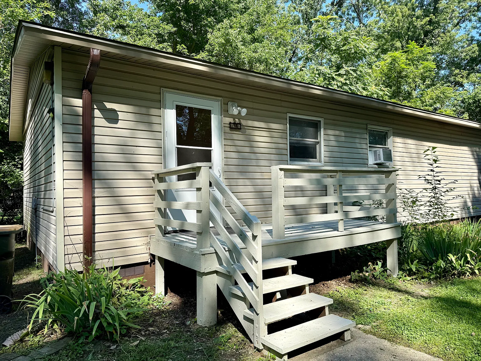 2 bed, 800 sqft, $1,250 — Photo 1