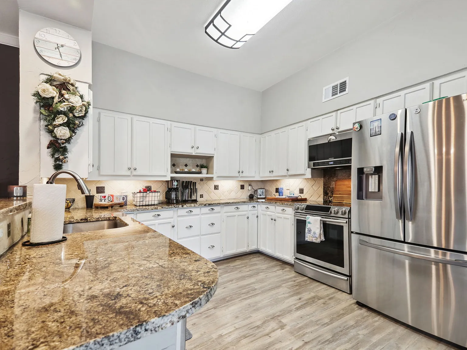 3 bed, 2206 sqft, $4,600 — Photo 3