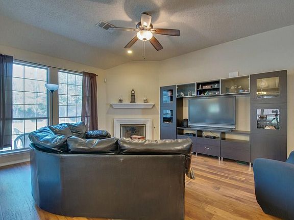 4th image of 1611 McGarry Ln