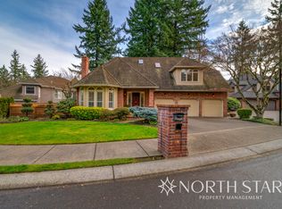 1692 Village Park Ln, Lake Oswego, OR 97034