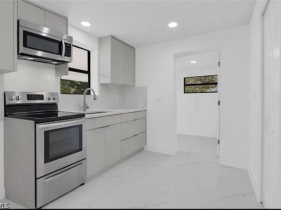 5th image of 356 New York Dr