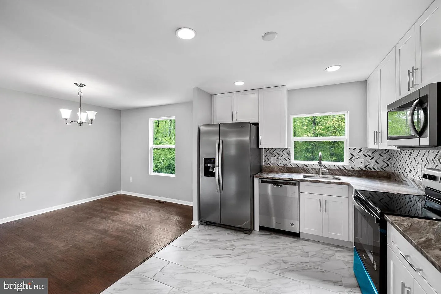 5 bed, 3.0 bath, 1162 sqft, $3,600 — Photo 3