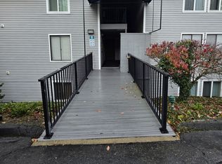 924 Shorewood Dr APT B16, Bremerton, WA 98312