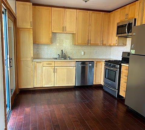 Kitchen with sliding door to the side of the cottage